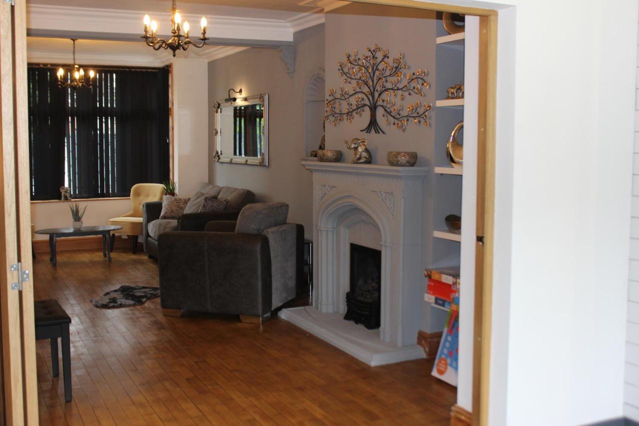 Modern Spacious House - Sleeps 16, Free Parking, Sun Terrace Nuneaton Exteriér fotografie