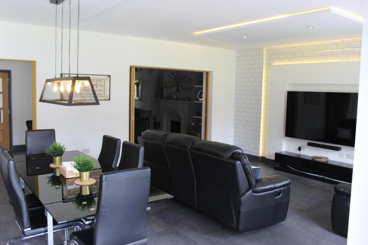 Modern Spacious House - Sleeps 16, Free Parking, Sun Terrace Nuneaton Exteriér fotografie