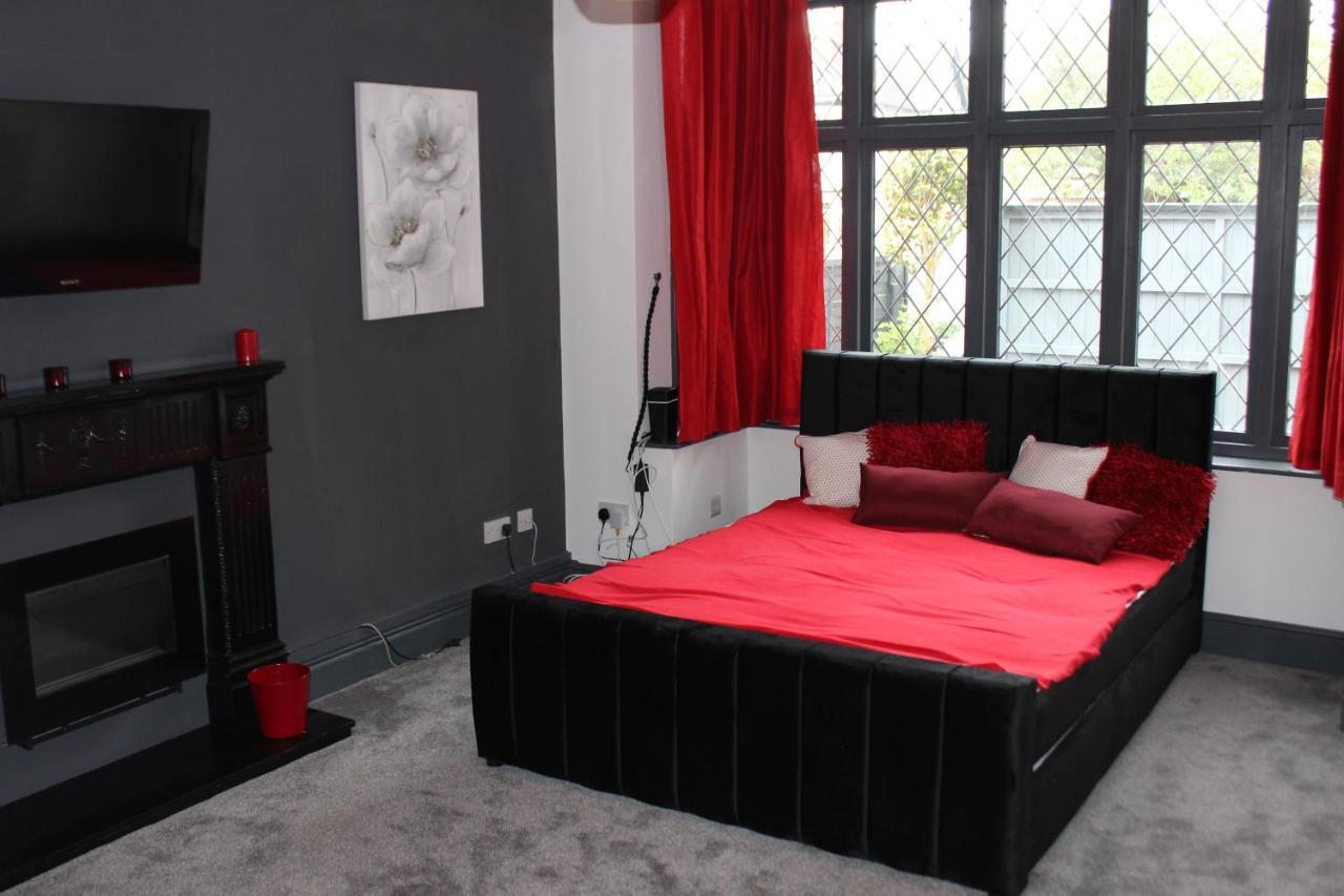 Modern Spacious House - Sleeps 16, Free Parking, Sun Terrace Nuneaton Exteriér fotografie