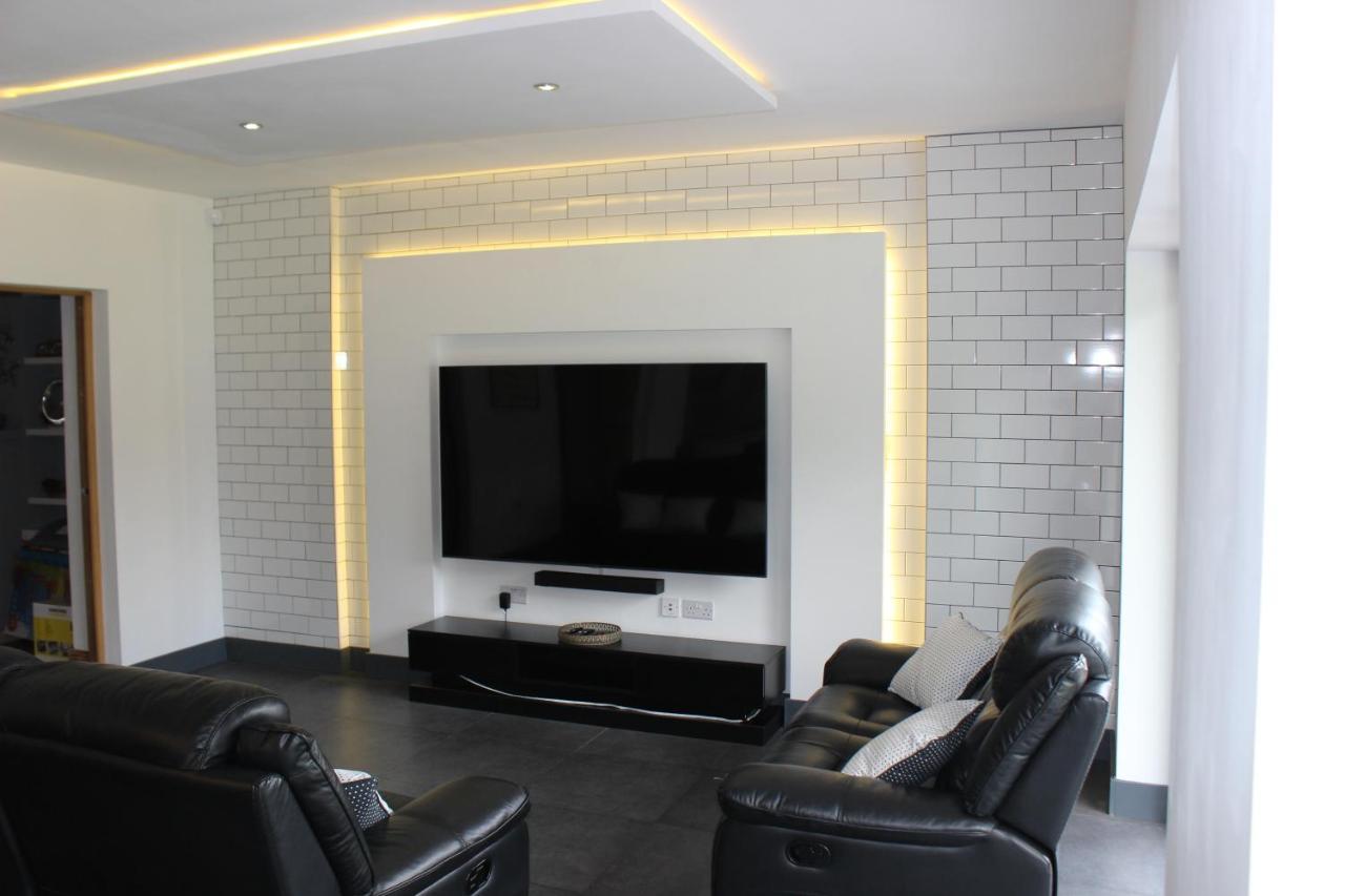 Modern Spacious House - Sleeps 16, Free Parking, Sun Terrace Nuneaton Exteriér fotografie