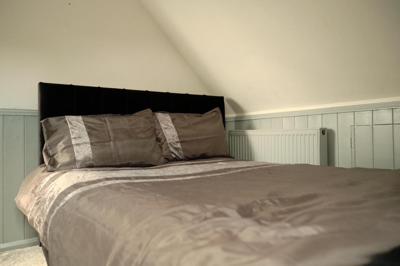 Modern Spacious House - Sleeps 16, Free Parking, Sun Terrace Nuneaton Exteriér fotografie