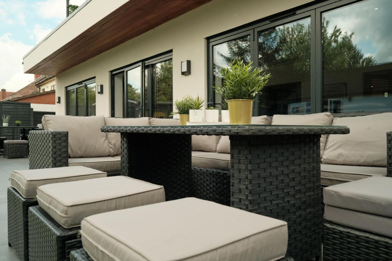 Modern Spacious House - Sleeps 16, Free Parking, Sun Terrace Nuneaton Exteriér fotografie