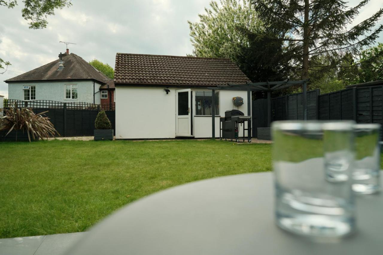 Modern Spacious House - Sleeps 16, Free Parking, Sun Terrace Nuneaton Exteriér fotografie