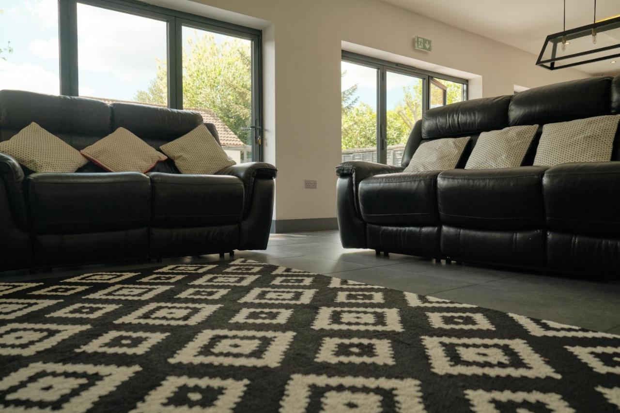 Modern Spacious House - Sleeps 16, Free Parking, Sun Terrace Nuneaton Exteriér fotografie