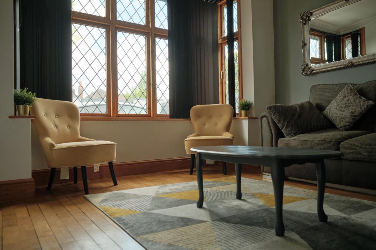 Modern Spacious House - Sleeps 16, Free Parking, Sun Terrace Nuneaton Exteriér fotografie
