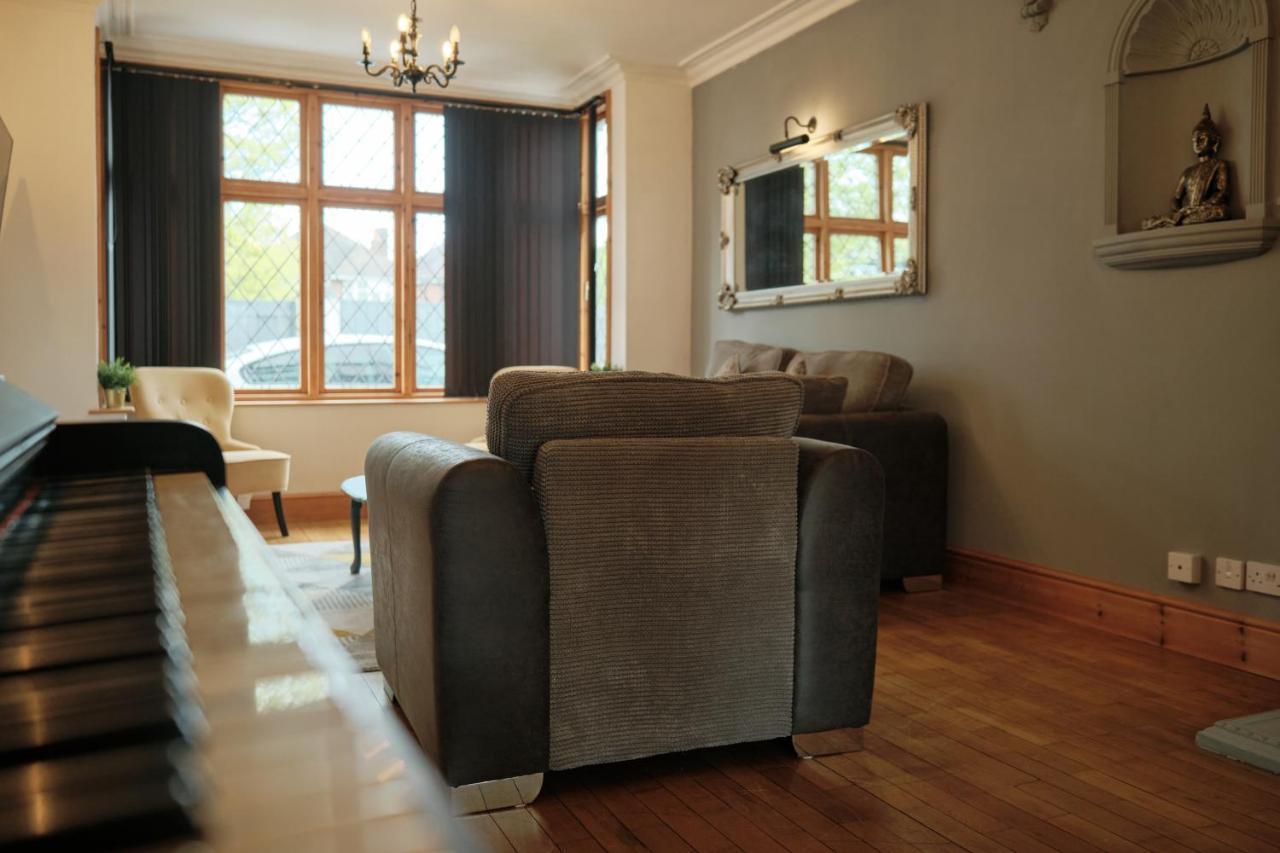 Modern Spacious House - Sleeps 16, Free Parking, Sun Terrace Nuneaton Exteriér fotografie