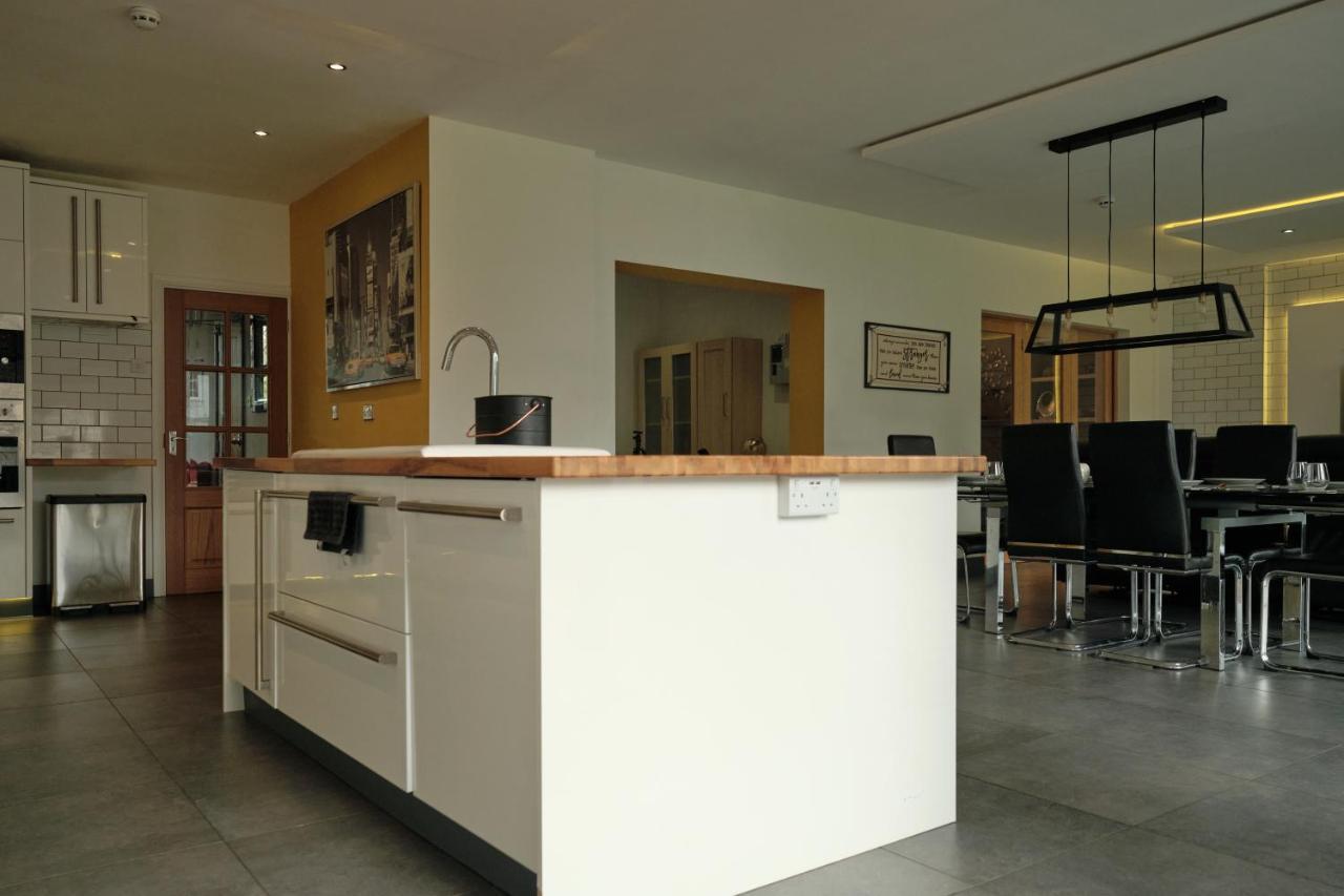 Modern Spacious House - Sleeps 16, Free Parking, Sun Terrace Nuneaton Exteriér fotografie