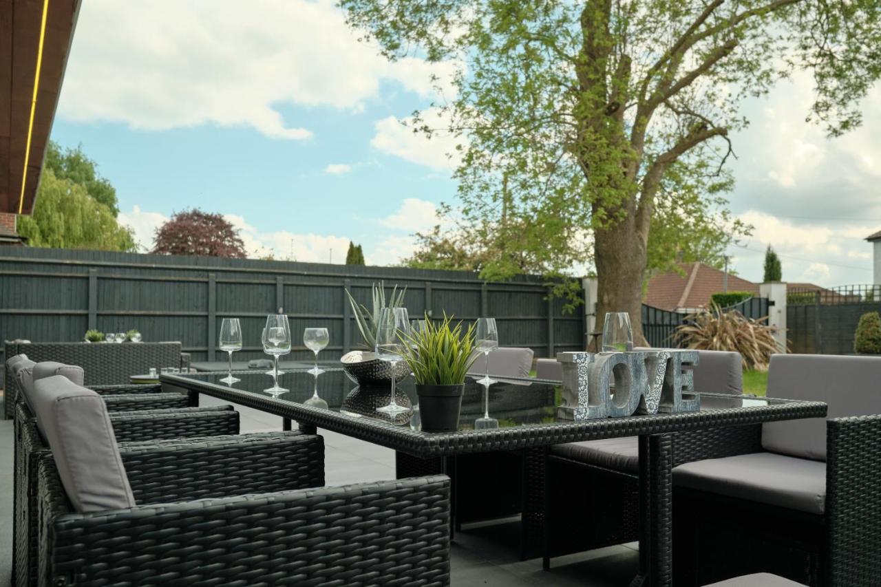 Modern Spacious House - Sleeps 16, Free Parking, Sun Terrace Nuneaton Exteriér fotografie