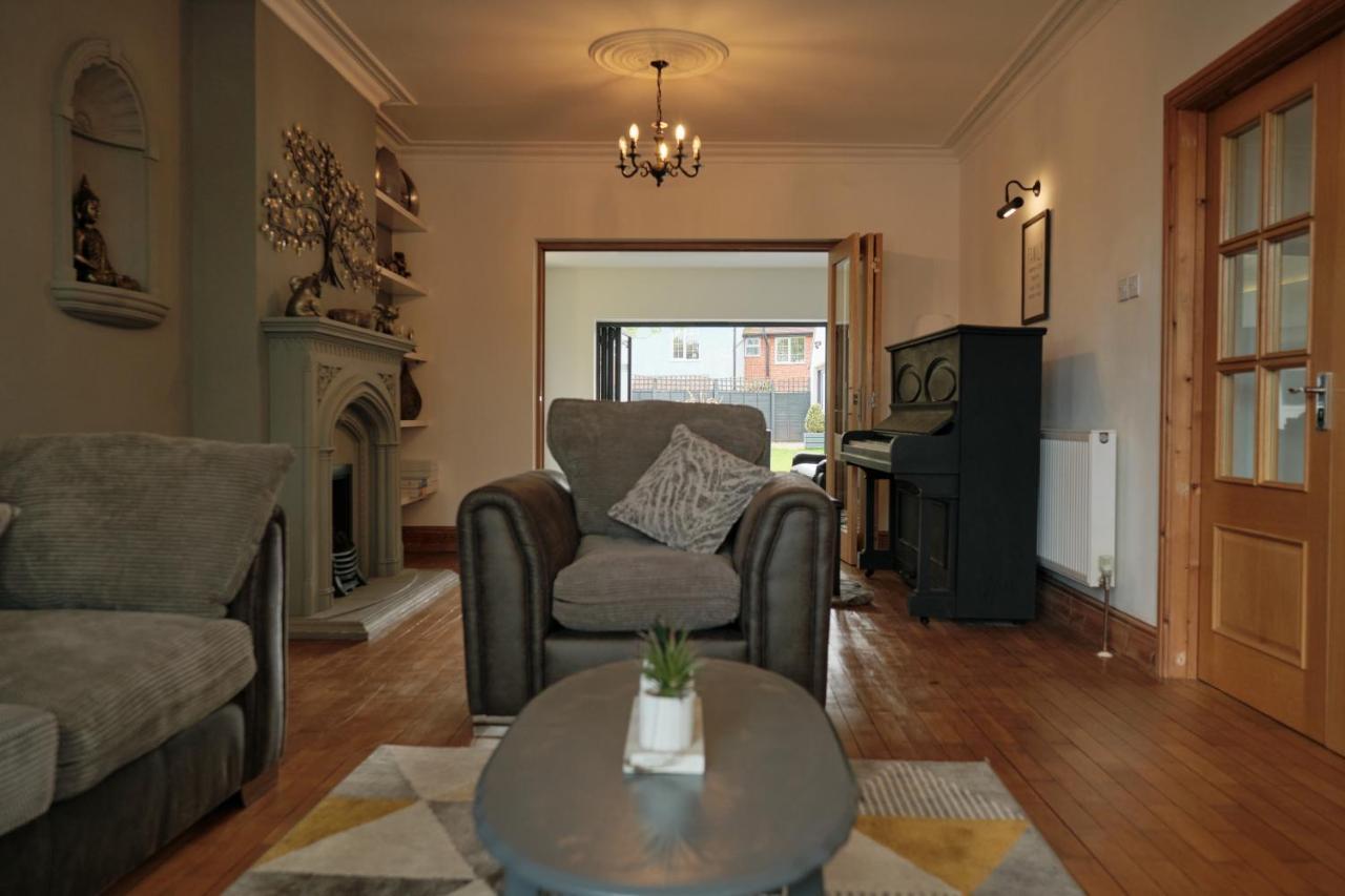 Modern Spacious House - Sleeps 16, Free Parking, Sun Terrace Nuneaton Exteriér fotografie