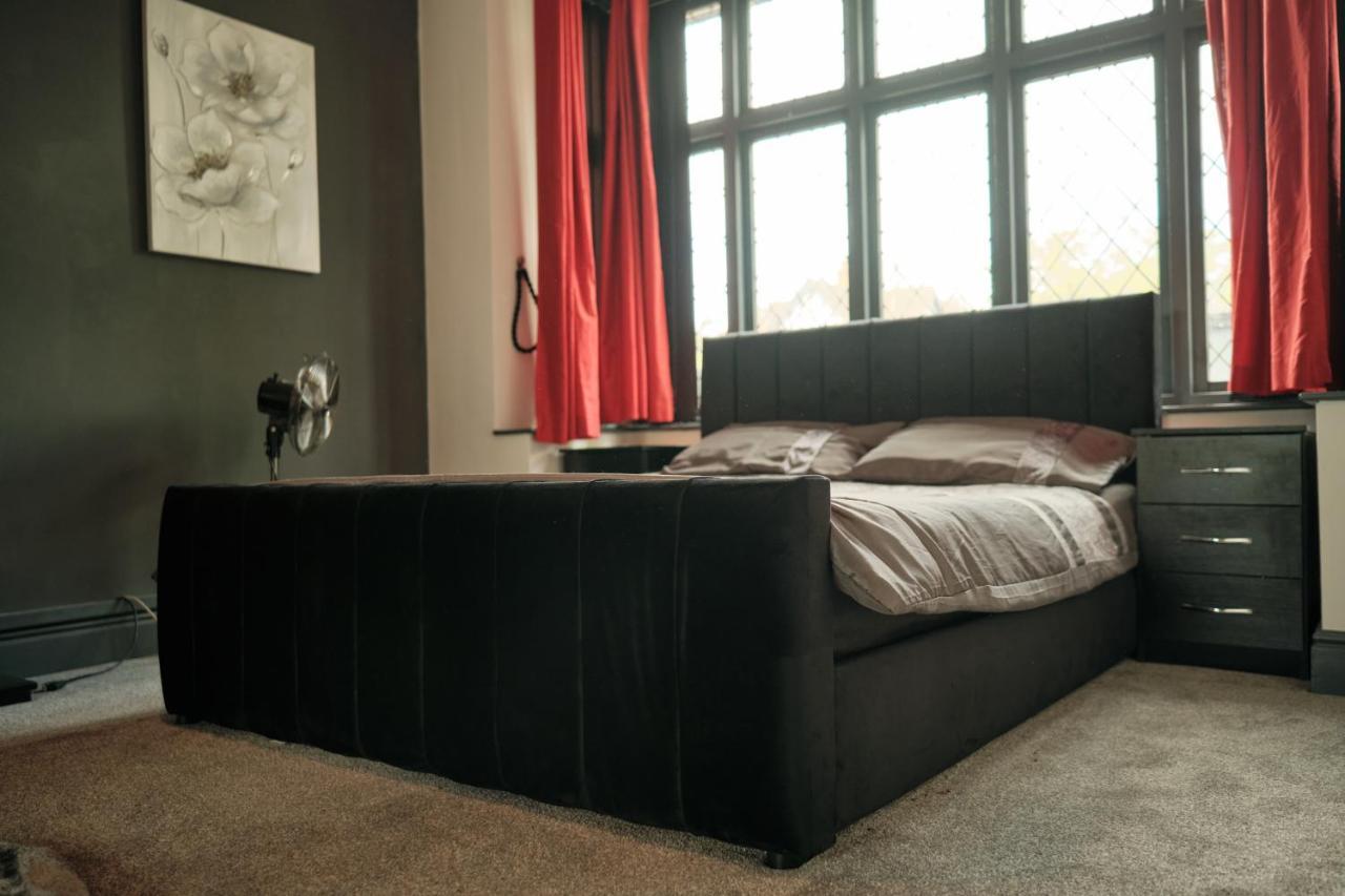 Modern Spacious House - Sleeps 16, Free Parking, Sun Terrace Nuneaton Exteriér fotografie