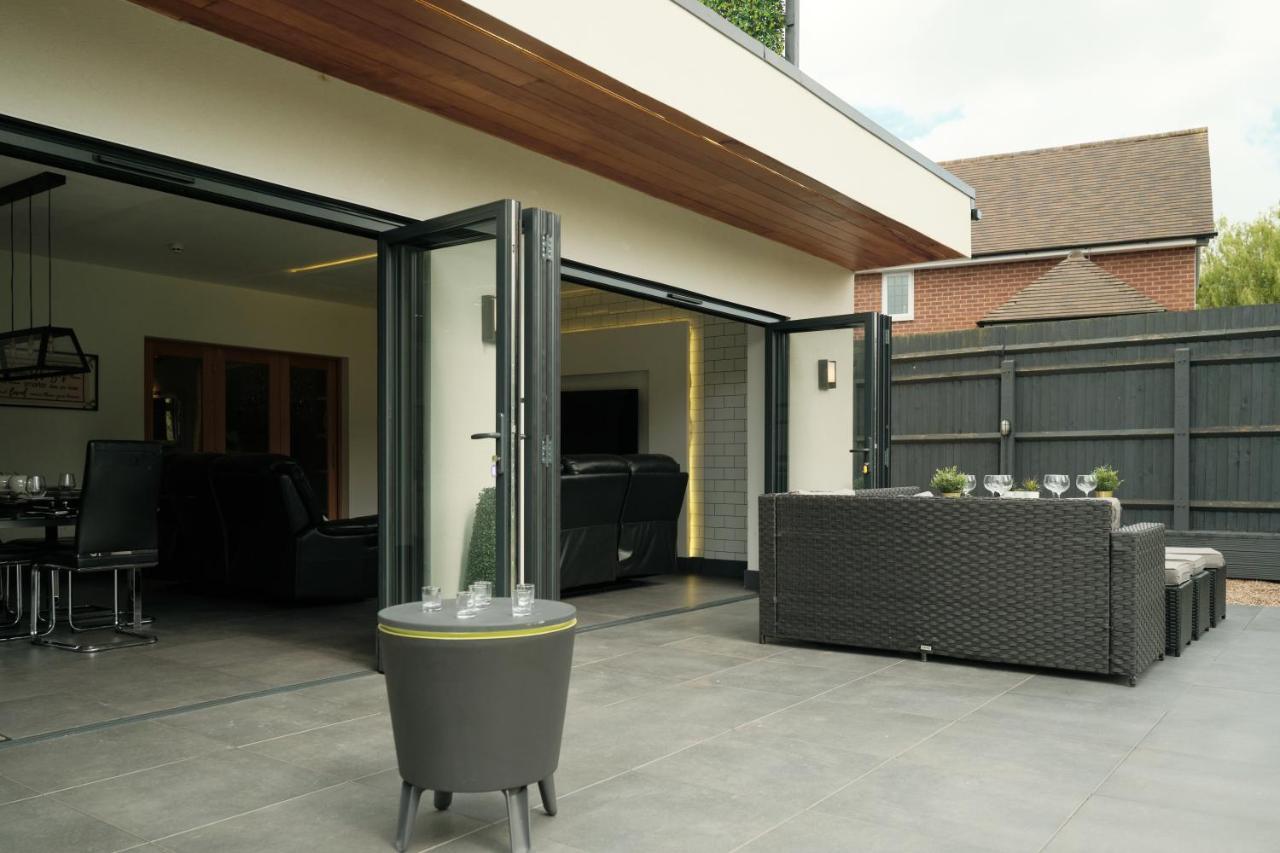 Modern Spacious House - Sleeps 16, Free Parking, Sun Terrace Nuneaton Exteriér fotografie