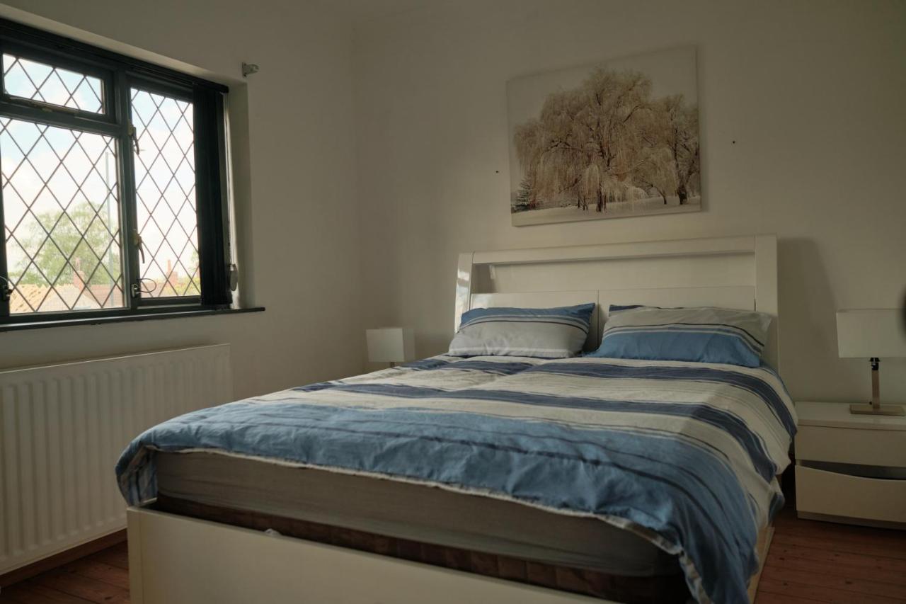Modern Spacious House - Sleeps 16, Free Parking, Sun Terrace Nuneaton Exteriér fotografie
